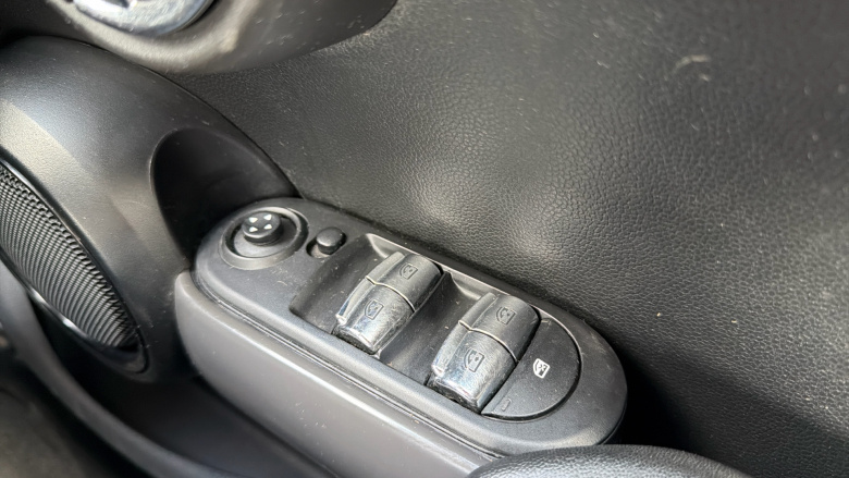 MINI Hatchback 1.5 Cooper 5dr Petrol Hatchback